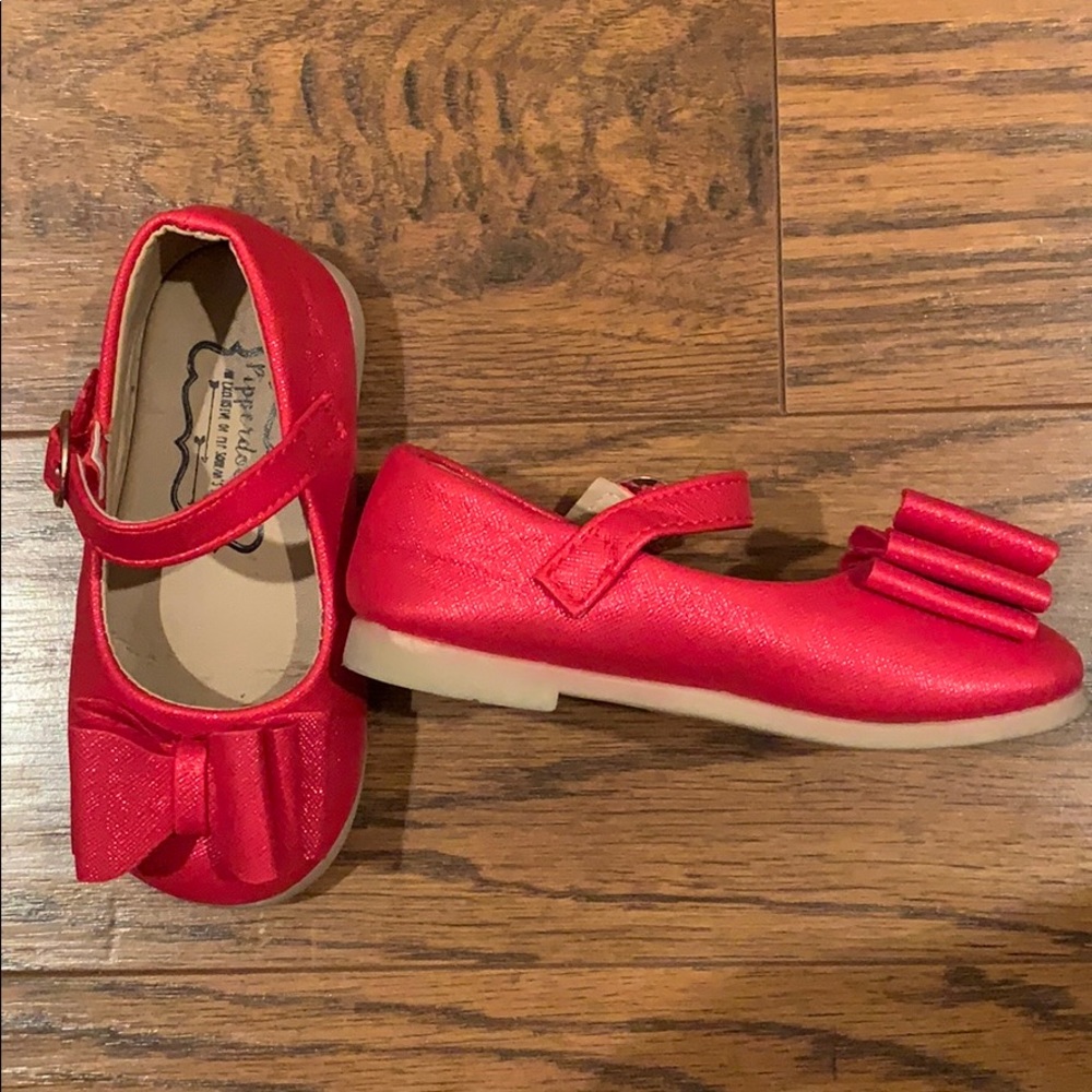 Pipperdoodles Bow shoes size 7